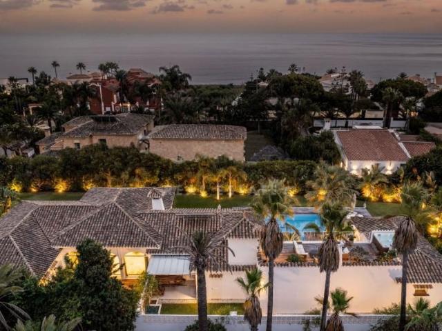 Esta villa, de diseño tradicional y distribuida en una sola. 322m² Granada