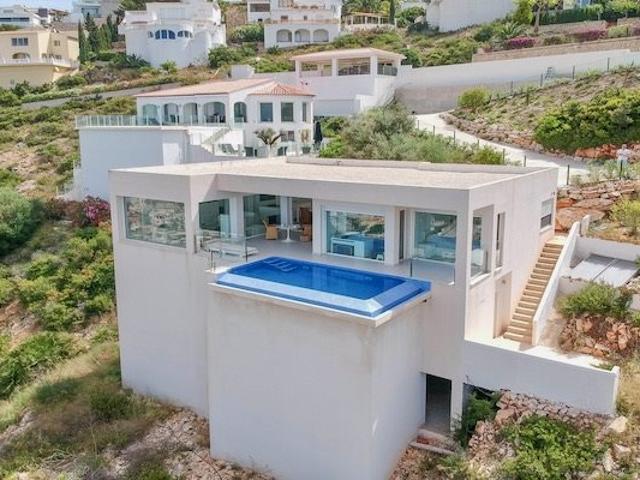 Esta villa de estilo moderno fue construida 2018 y se encuen. 140m² Benitachell