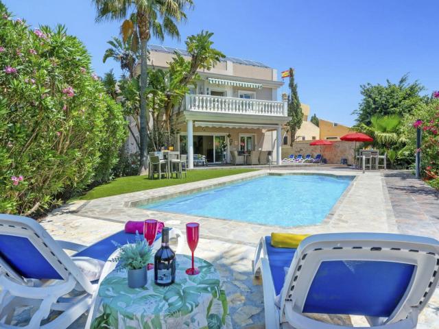 Esta villa en Campo Mijas, Mijas, ofrece amplios espacios, 8. 466m² Mijas costa