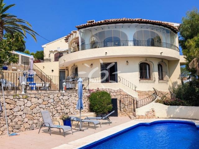 Esta villa está situada en la tranquila zona residencial de. 357m² Moraira