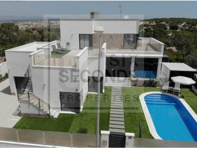 Esta Villa independiente de calidad superior con una piscina. 205m² San Fulgencio