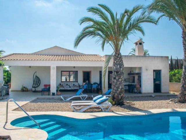 Esta villa independiente, ubicada en una tranquila finca de. 167m² Guardamar del Segura