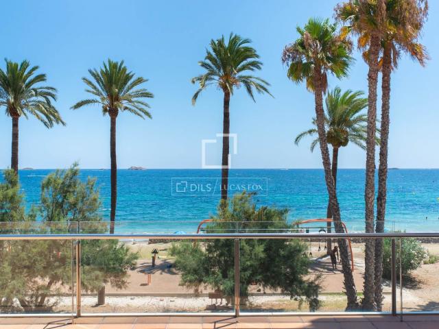 Esta vivienda cuenta con un luminoso salón con amplios venta. m² Ibiza