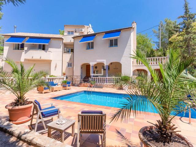 Esta vivienda de estilo mediterráneo disfruta de una ubicaci. 224m² Olivella