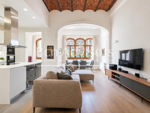 Esta vivienda esta en una elegante finca regia de 1900 compl. 96m² Barcelona