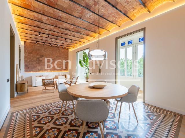 Esta vivienda reformada a estrenar se situa en pleno Eixampl. 168m² Barcelona