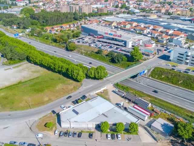 Estabelecimento Comercial em Ermesinde 444.20m² Arrendamento