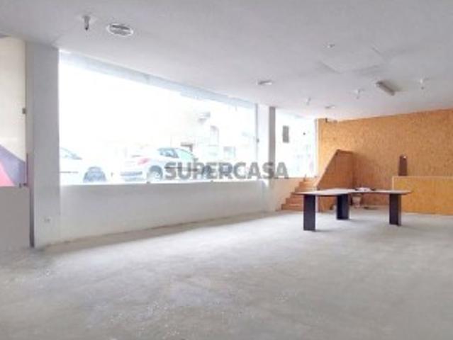Estabelecimento comercial para arrendamento centro de Santa Maria da Feira