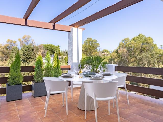 Estamos encantados de presentarles este radiante apartamento. 154m² Marbella