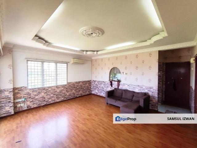 Estana Court