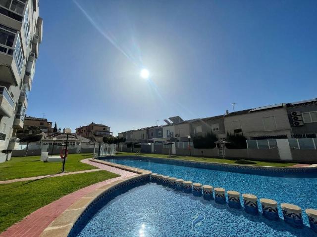 Estas viviendas de obra reciente 2024 se presentan como un. 110m² Torrevieja