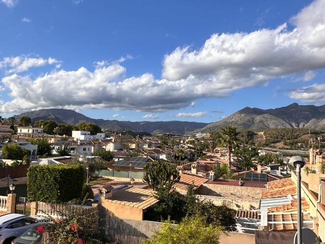 Este maravilloso chalet apareado en La Nucía, pero a tan solo 5 minutos del centro de Altea