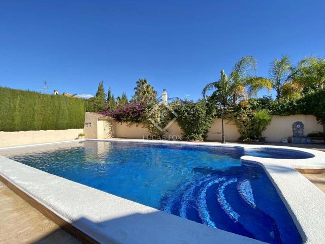 Este maravilloso y amplio chalet independiente se encuentra. 752m² San vicente del raspeig