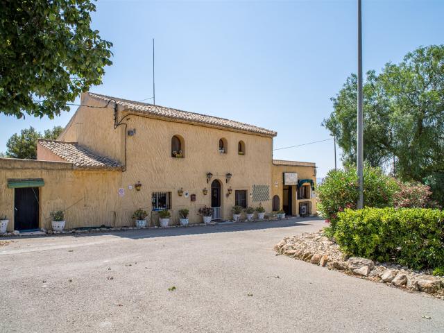 Este objeto especial en Los Gabrielles, en la frontera de la. 427m² Pinoso