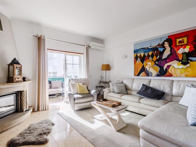 Este amplo apartamento de dois quartos está localizado no pr. 130m² Lagos Santa Maria
