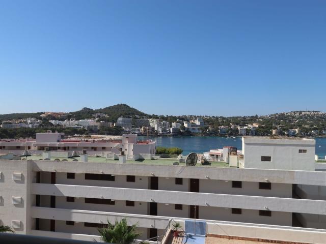 Este apartamento de tres dormitorios ofrece una distribución. 115m² Santa Ponça