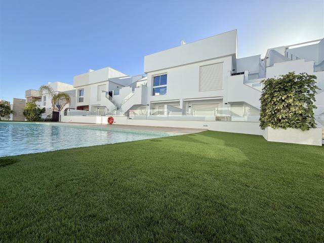 Este apartamento en planta baja destaca por su diseño modern. 75m² Pilar de la Horadada