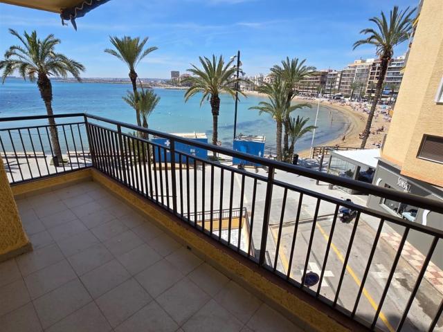 Este apartamento en primera línea de la Playa del Cura te re. 95m² Torrevieja