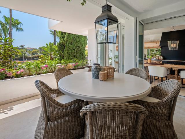 Este apartamento está situado en Marina Puente Romano, en la. 120m² Marbella
