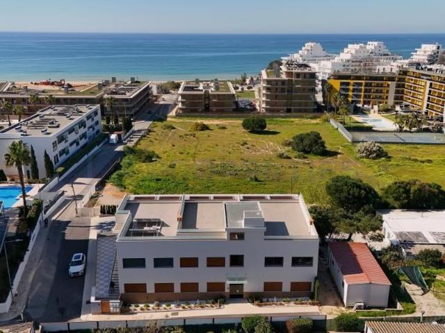 Este apartamento T2, com áreas bem aproveitadas e uma localização privilegiada Quarteira, Loulé, Quarteira