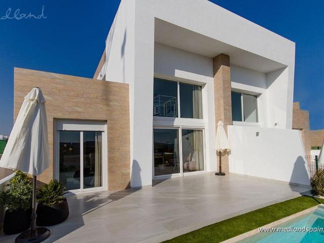 Este complejo residencial se sitúa en el entorno consolidado. 118m² Algorfa