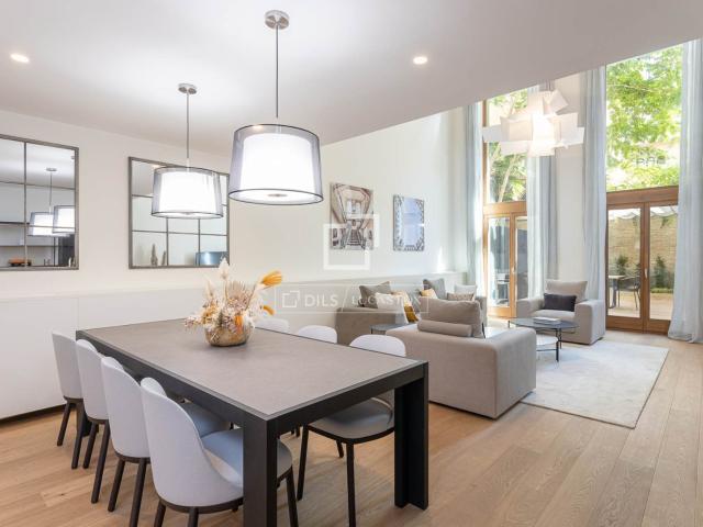 Este dúplex impresionante forma parte de una promoción de ob. 196m² Barcelona