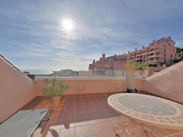 Este excepcional ático dúplex ofrece un estilo de vida inigu. 200m² Mijas Costa