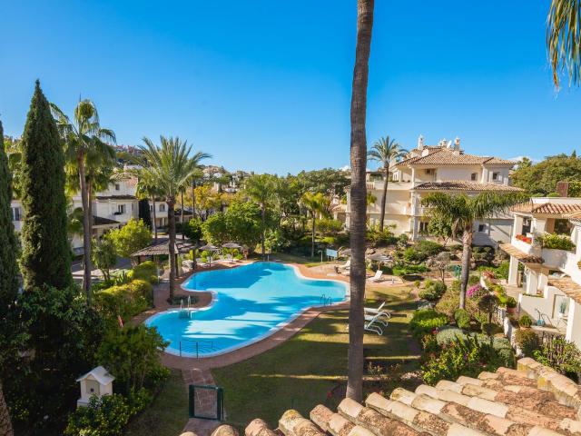 Este excepcional ático dúplex orientado al suroeste se encue. 407m² Marbella