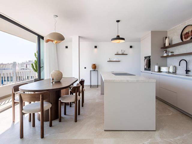 Este excepcional ático de 3 dormitorios y 2 baños es una ver. 120m² Marbella