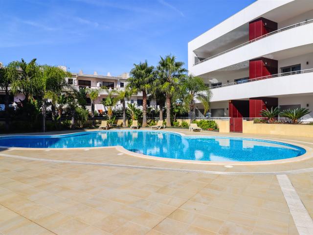 Este exclusivo apartamento T2 com 2 casas de banho, situado. 106m² Lagoa e Carvoeiro