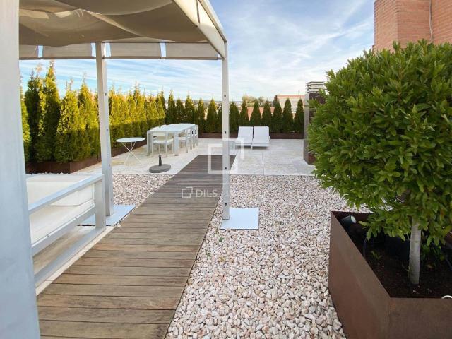 Este exclusivo ático dúplex se sitúa en una ubicación privil. 301m² Madrid