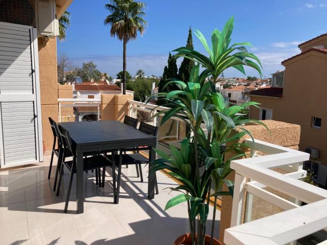Este exquisito ático de tres dormitorios tiene una superfici. 105m² Dénia