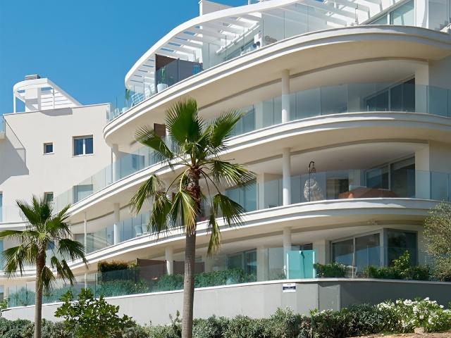 Este elegante apartamento contemporáneo se encuentra en Pano. 75m² Fuengirola