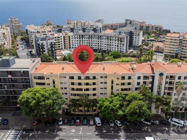 Este elegante apartamento, situado em S. Martinho, concelho. 117m² São pedro funchal