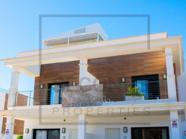 Este elegante chalet adosado, distribuido en dos plantas, te. 96m² Ciudad quesada