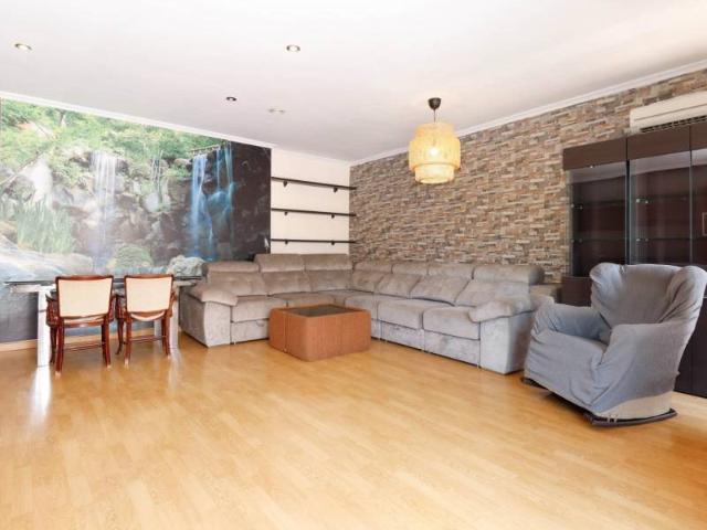 Este espacioso apartamento de 3 dormitorios en el corazón de. 129m² Torrevieja