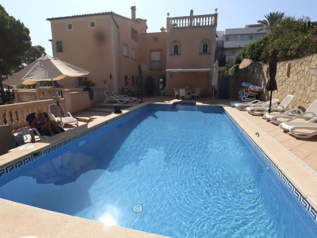 Este espacioso doble apartamento está situado en una encanta. 130m² Peguera