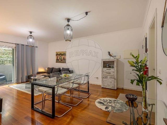 Este fantástico apartamento T2, situado no conceituado Edifí. 123m² São Martinho