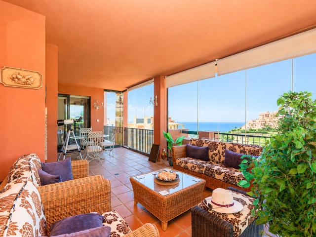 Este hermoso apartamento de esquina en planta baja elevada e. 139m² Mijas Costa