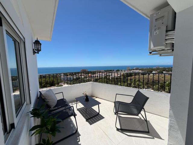 Este impresionante ático en esquina, completamente renovado. 85m² Mijas Costa