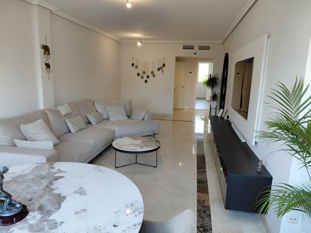 Este luminoso y elegante apartamento de 120 m² combina a la. 120m² Marbella
