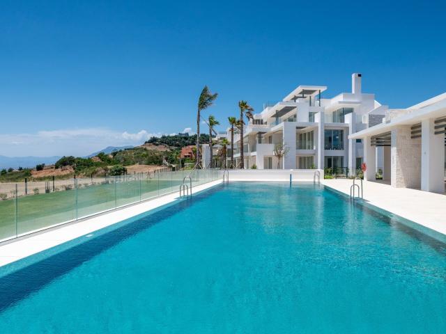Este luminoso y moderno apartamento ofrece dos elegantes dor. 197m² Marbella