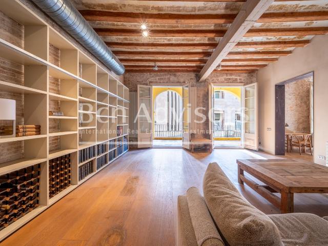 Este inmueble goza de una ubicacion totalmente centrica en B. 223m² Barcelona