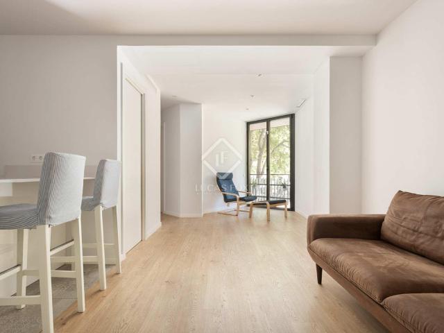 Este piso está situado en la primera planta de un cuidado ed. 81m² Barcelona