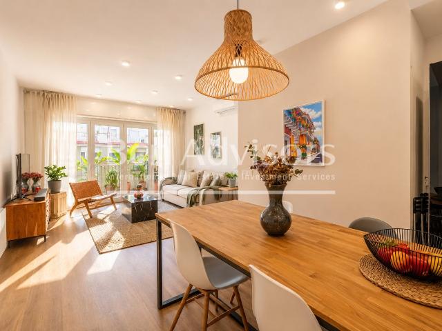 Este piso se situa en la sexta planta y disfruta de una exce. 97m² Barcelona
