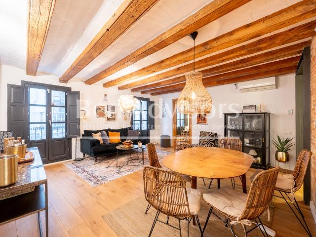 Este piso se situa en la zona del Barrio Gotico cercana al m. 91m² Barcelona