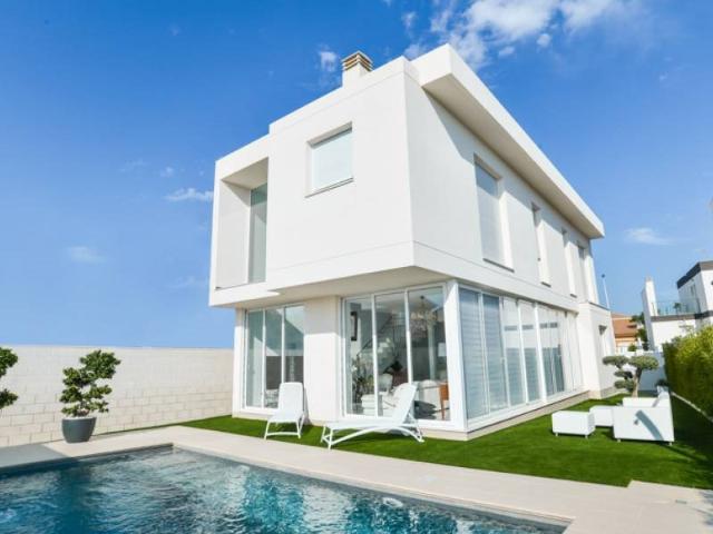 Este práctico chalet es una vivienda moderna de diseño, lumi. 169m² Alacant