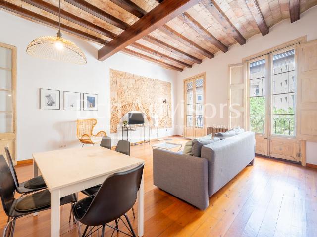 Este precioso piso mantiene el encanto de sus elementos orig. 110m² Barcelona