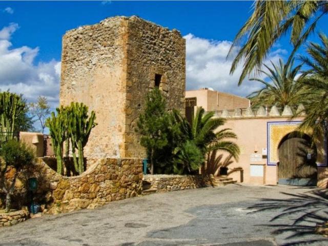 Este restaurante único está a la venta y se encuentra en la pintoresca urbanización de Cabrera, Turre, Almeria