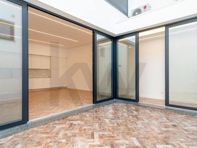 Este T3 Duplex na zona da Palhavã parece ser uma excelente oportunidade